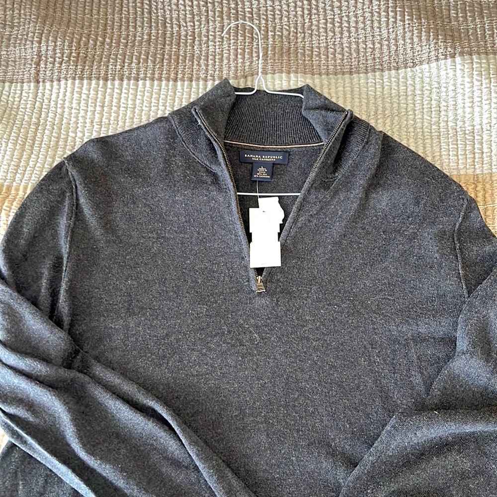 Banana Republic . Grey quarter zip sweater. Silk cashmere . Size large